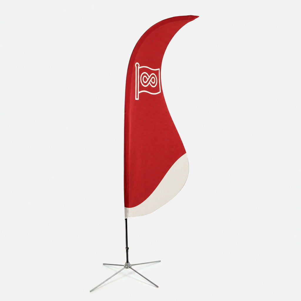 Beachflag Wave met eigen ontwerp op een kruisvoet, met de kenmerkende S-bocht